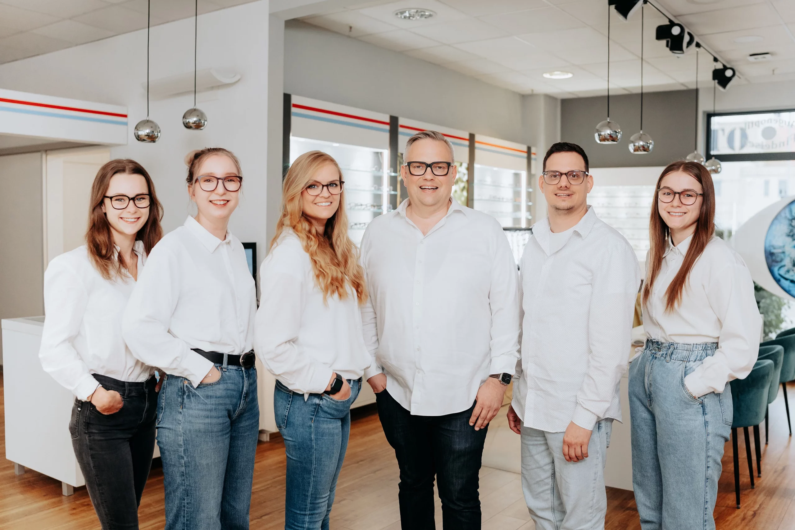 Teamfoto von Augenoptik Findeisen im Geschäft